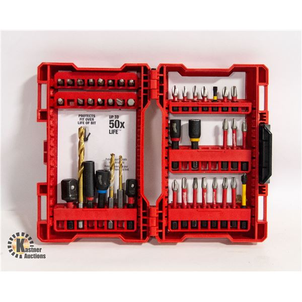 MILWAUKEE DRILL SET Milwaukee drill set