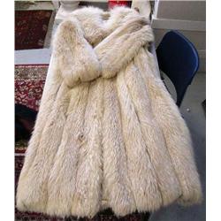 Fox Full length lady's coat 52" long approx. size XL (3)
