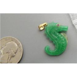 14 K gold and jade seahorse with ruby eyes (2)