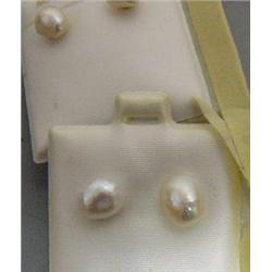 CHOICE on three 3 sets of freshwater pearl earrings (2)