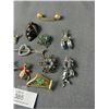 Image 2 : Lot Of Vintage 1940's-50's Brooches