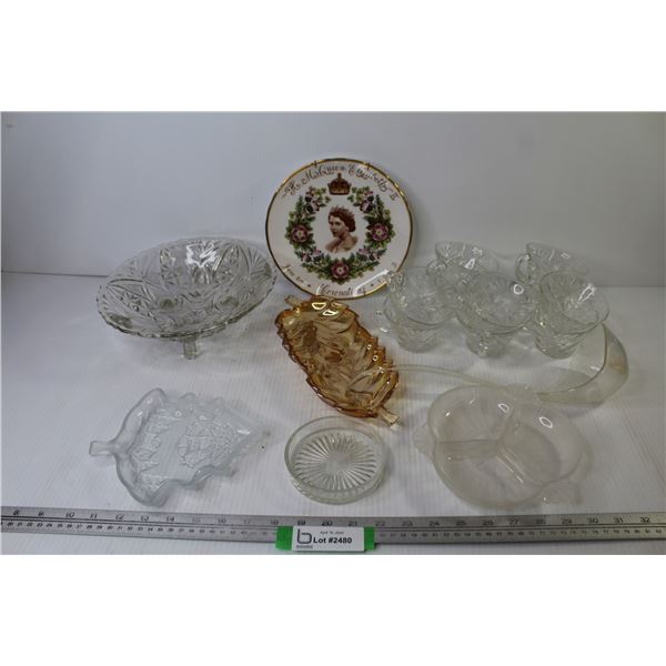 Queen Elizabeth 1955 Coronation Plate - (10) Punch Bowl Glasses - Plastic Ladle - Iridescent Gold Di