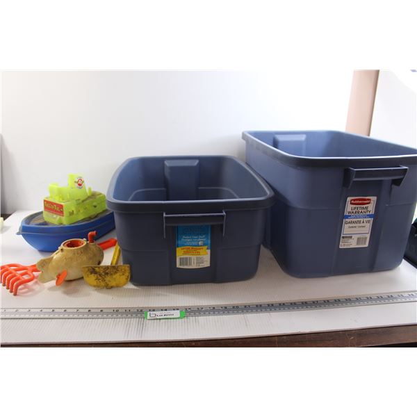 (4) Beach Toys, (2) Totes - No Lids