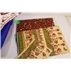 Image 8 : 25L Tote with Bulk Fabric of Christmas Patterned Material w/Quick Quilts Magazine