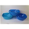 Image 4 : (3) Blue Plastic Bowls - (3) Rubbermaid Handled Bowls (1)w/Lid - Pyrex Casserole Dish