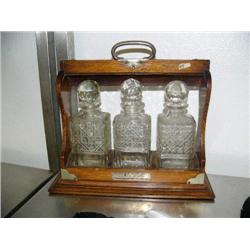 Set of 3 Scotch whiskey decanters in cut glass and oak caddy (2)