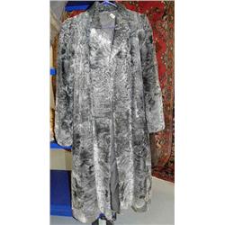 Size small lady's fur coat - possibly angora - 60" in length (28)