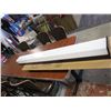 Image 1 : Single Light Black base 4FT