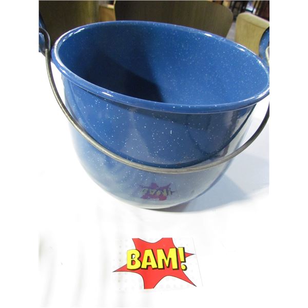 Enamel Pot/Pail with Swing Handle Vintage