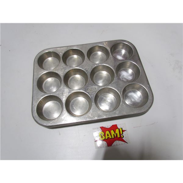 Muffin tin baking sheet