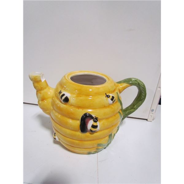 Bumblebee Hive Tea Pot