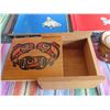 Image 2 : vintage books, frog décor, wooden jewelry