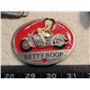 Image 7 : mason jar, crimps, antique hair trimmer, betty boop buckle