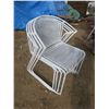 Image 4 : 4 white lawn chairs