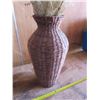 Image 3 : decorative wicker vase