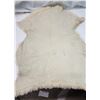 Image 4 : Faux sheep wooly rug