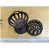 Image 2 : Metal decorative tellurion black and antique cast iron string yarn holder