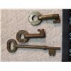 Image 2 : 3 antique lock keys