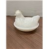 Image 1 : Milk glass, hen on the nest - vintage - 4.5"