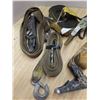 Image 2 : 3 ratchet straps and tow strap