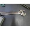 Image 4 : Crescent wrench, magnet level, hole saw & ties