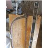 Image 3 : 3ft swede saw and 4ft level