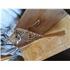 Image 1 : pair of snowshoes