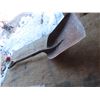 Image 2 : scoop shovel