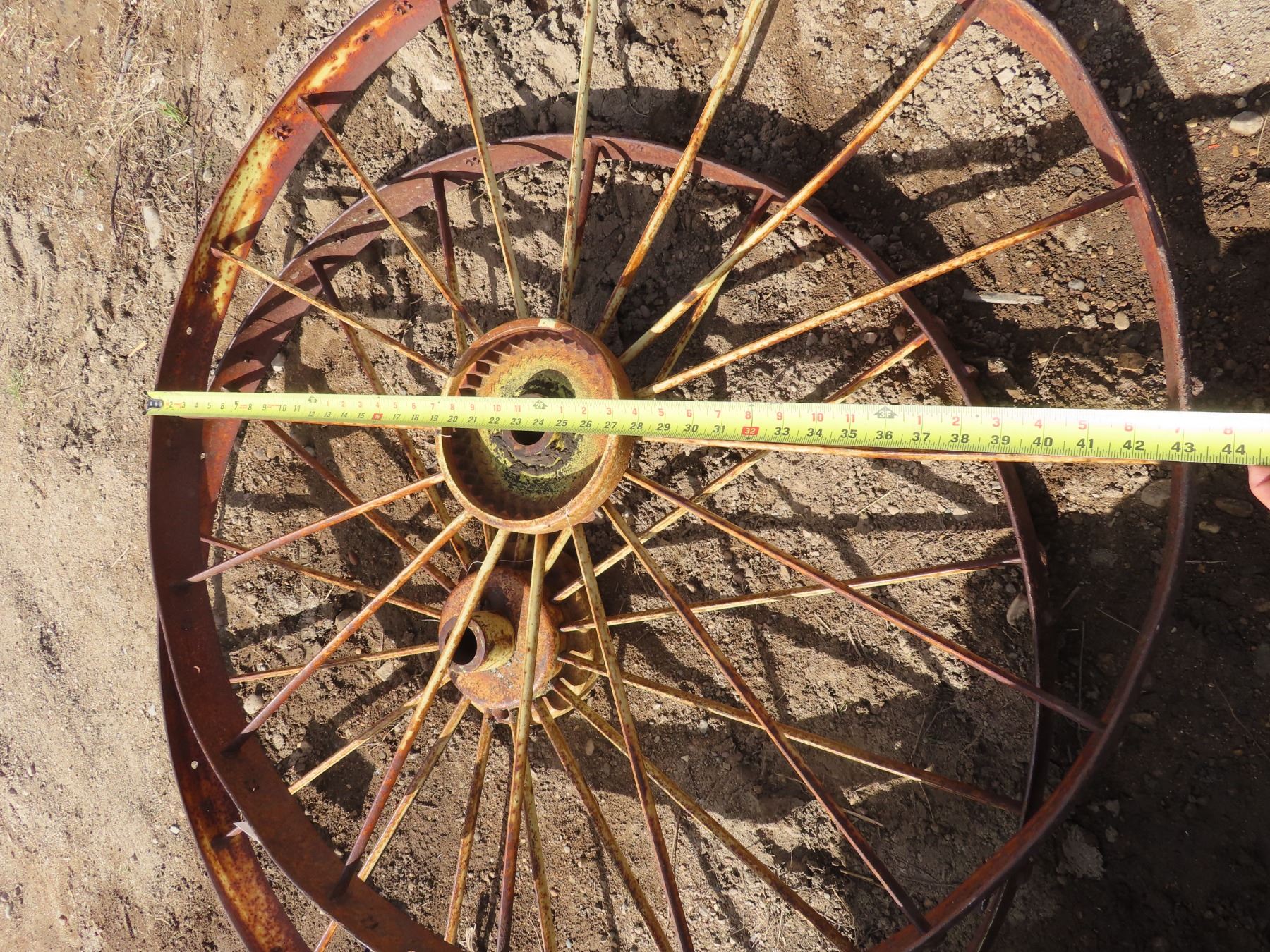 two John deere hay rake wheels - Schmalz Auctions