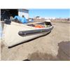 Image 2 : 11ft Sportspal canoe w/paddles and life jackets
