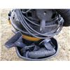 Image 2 : 2 gallon/5HP shop vac with hoses and attachments