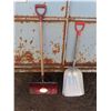 Image 3 : two metal shovels