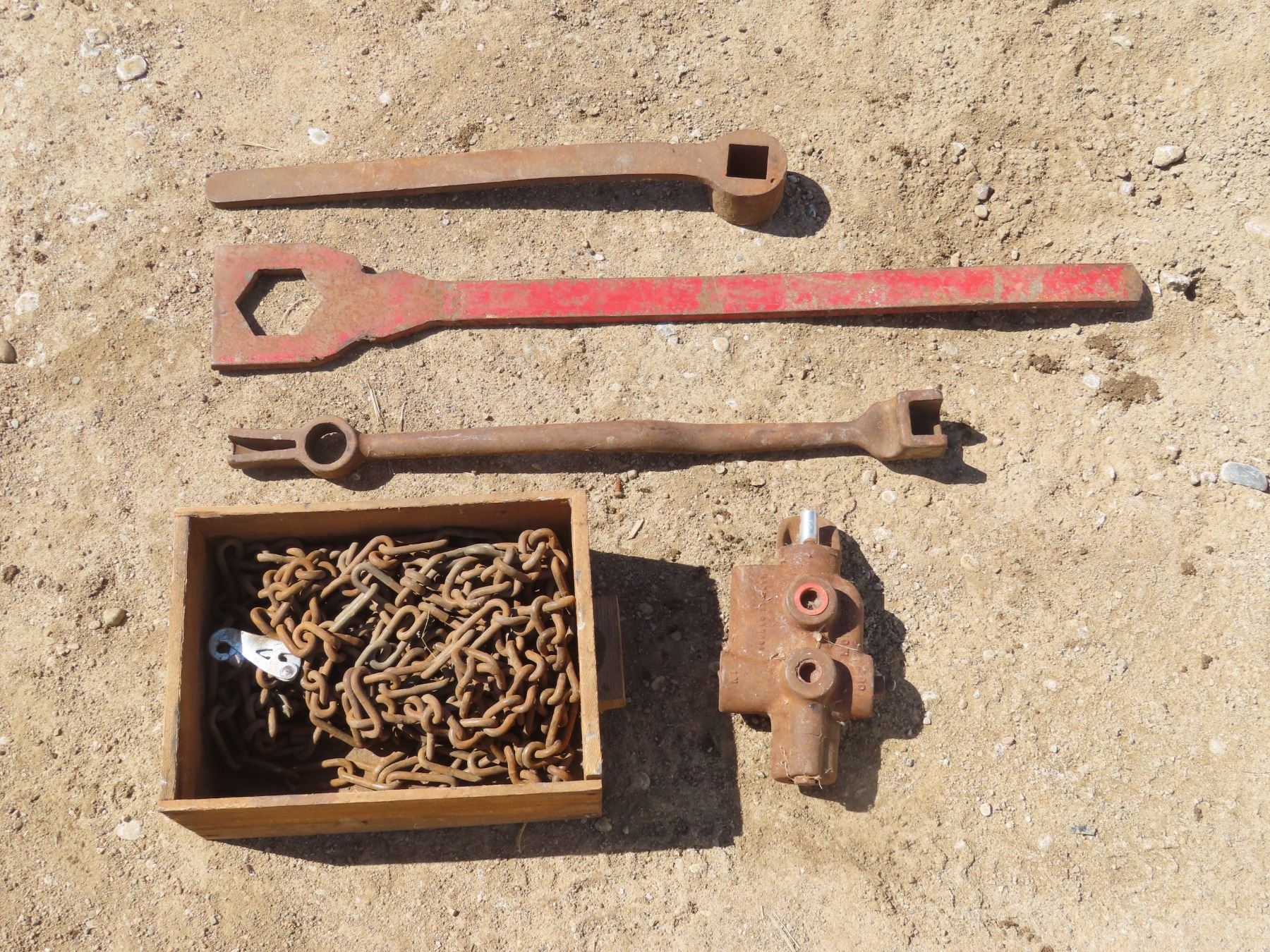 Chain Pump Retieval heavy duty wrenches , chain , vintage pump - Schmalz Auctions