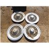 Image 1 : 4 oldsmobile matching hubcaps