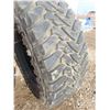 Image 5 : Toyo open country 35x12.5xR17 one tire lots of tread