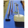 Image 2 : shovel garden claw and hoe