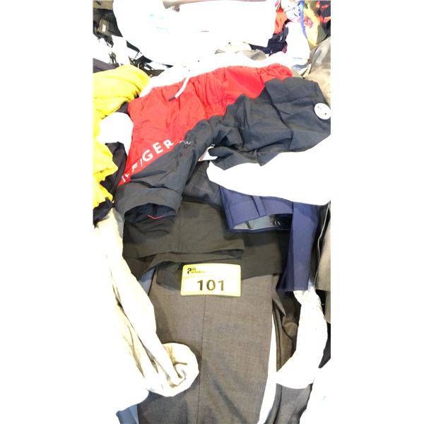 APPROX 12 PAIRS OF MEN'S PANTS IN DIFFERENT SIZES INCLUDING FOURLAPS, SONDERGAARD, GUESS, POLO