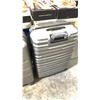 Image 2 : HEYS AND SAMSONITE GREY TRAVEL LUGGAGE 12 X 18 X 24 INCHES