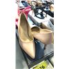 Image 2 : NATURALIZER AND RAID SIZE 10 WOMEN'S SHOES