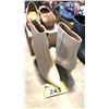 Image 2 : SCHUTZ AND CLARKS SIZE 7 WOMEN'S SHOES