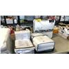 Image 1 : 5 QUEEN SIZE SHEETS, SHAMS, DUVET AND SIDE/BACK SLEEPER