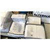Image 3 : 5 QUEEN SIZE SHEETS, SHAMS, DUVET AND SIDE/BACK SLEEPER