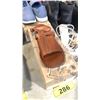 Image 2 : FREE PEOPLE AND CLARKS SIZE 8 WOMEN'S SHOES