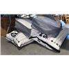 Image 2 : 4 MIXED SIZE PILLOWS