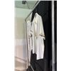 Image 2 : 2 WHITE BUTTON DOWN TOPS