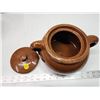 Image 2 : Brown bean pot - chip on lid