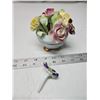 Image 9 : 3 Ceramic decorative flower arrangements & Amway flower holder