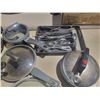 Image 3 : pot, pans, utensils