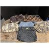 Image 1 : 5 Guess Purses 1 Unknown