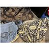 Image 4 : 5 Guess Purses 1 Unknown